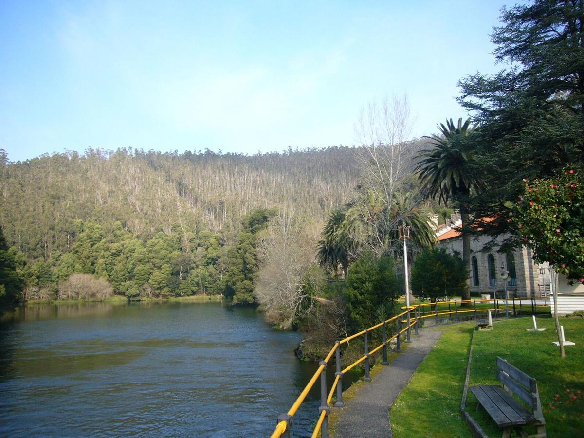 Hotel Pesqueria Del Tambre Noia Exterior photo